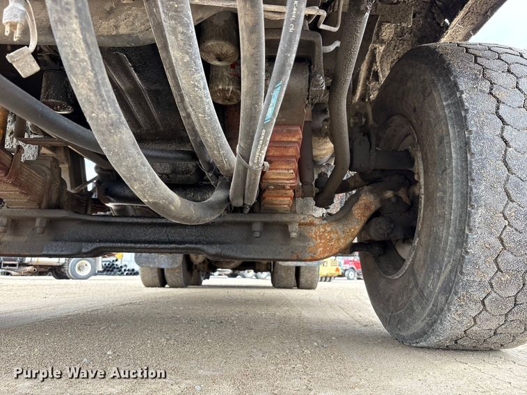 image for item FK1470 1992 Ford L8000 oil distributor truck
