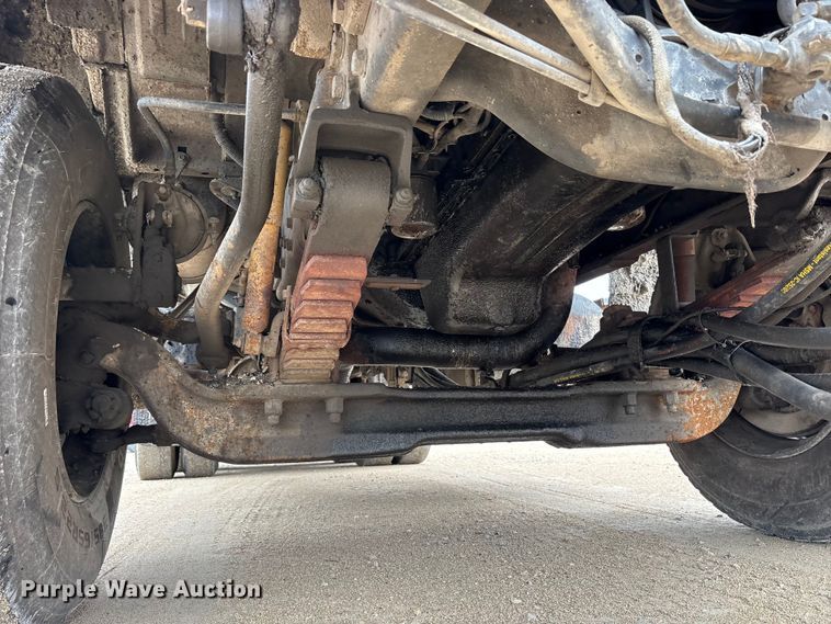 image for item FK1470 1992 Ford L8000 oil distributor truck