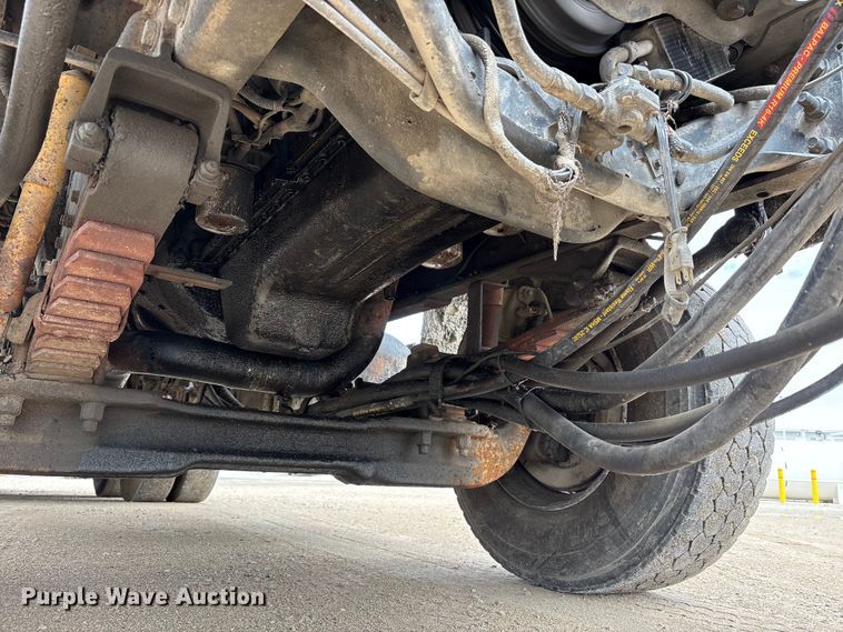 image for item FK1470 1992 Ford L8000 oil distributor truck