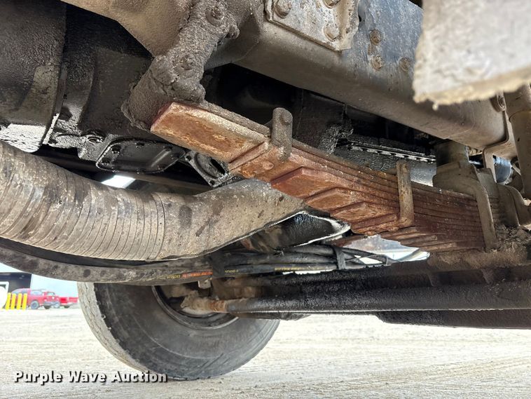 image for item FK1470 1992 Ford L8000 oil distributor truck