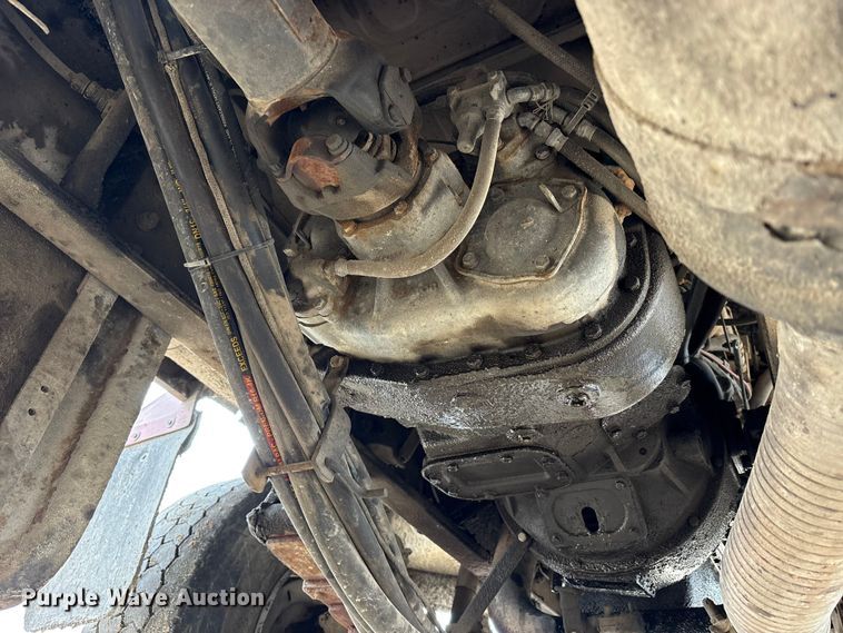 image for item FK1470 1992 Ford L8000 oil distributor truck