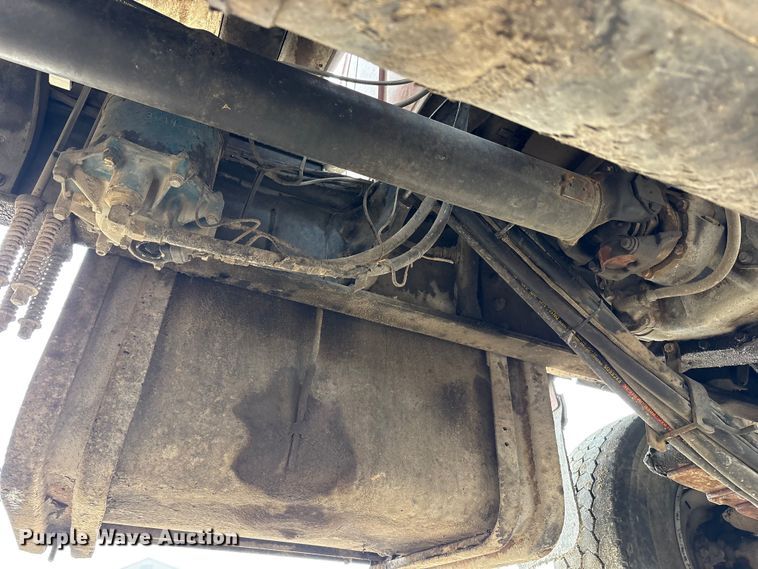 image for item FK1470 1992 Ford L8000 oil distributor truck