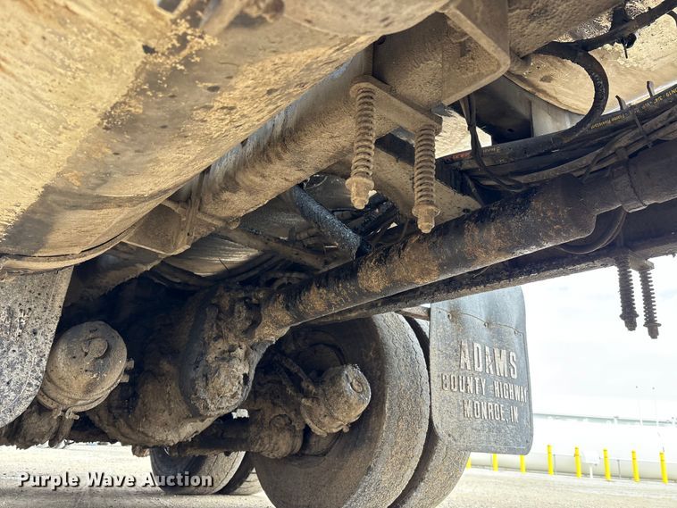 image for item FK1470 1992 Ford L8000 oil distributor truck