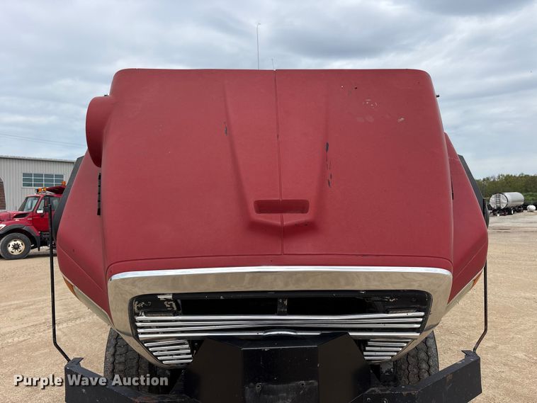 image for item FK1470 1992 Ford L8000 oil distributor truck