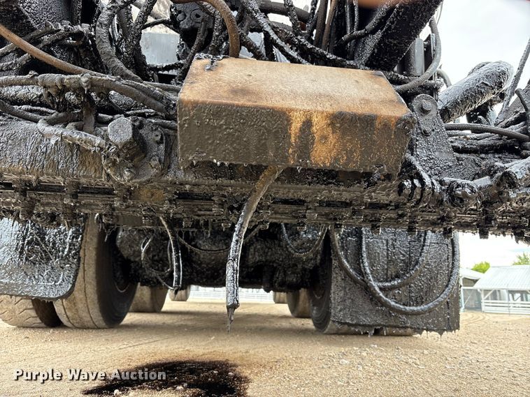 image for item FK1470 1992 Ford L8000 oil distributor truck