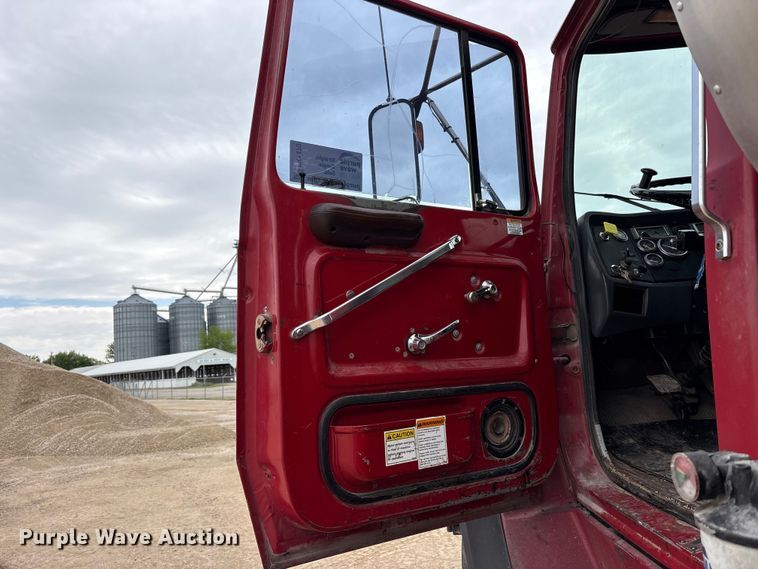 image for item FK1470 1992 Ford L8000 oil distributor truck
