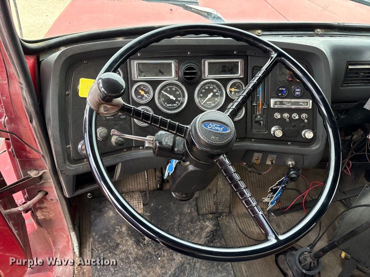 image for item FK1470 1992 Ford L8000 oil distributor truck