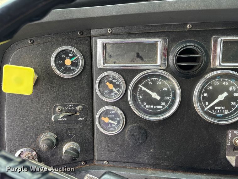 image for item FK1470 1992 Ford L8000 oil distributor truck