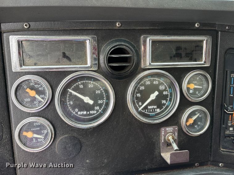 image for item FK1470 1992 Ford L8000 oil distributor truck