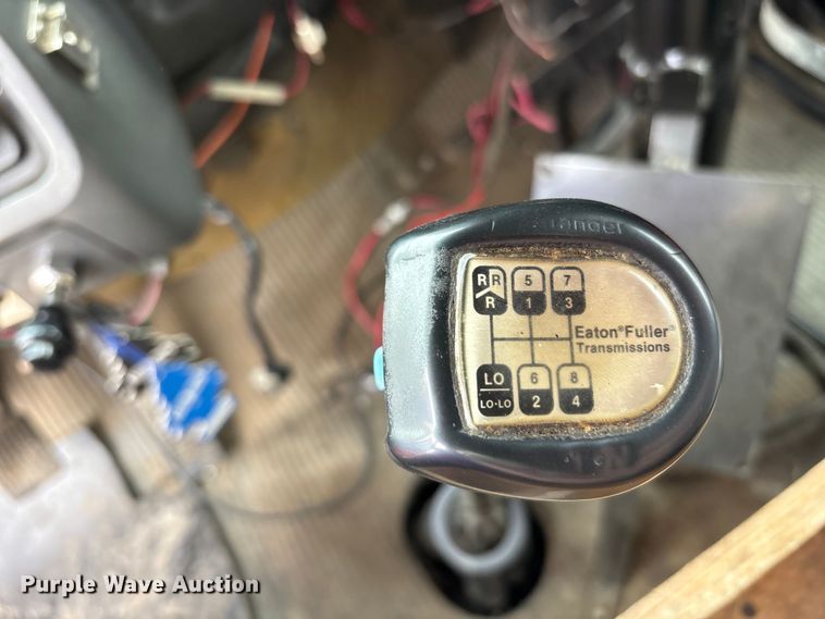 image for item FK1470 1992 Ford L8000 oil distributor truck
