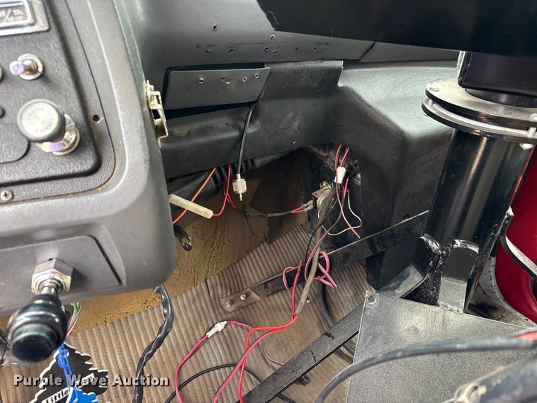 image for item FK1470 1992 Ford L8000 oil distributor truck