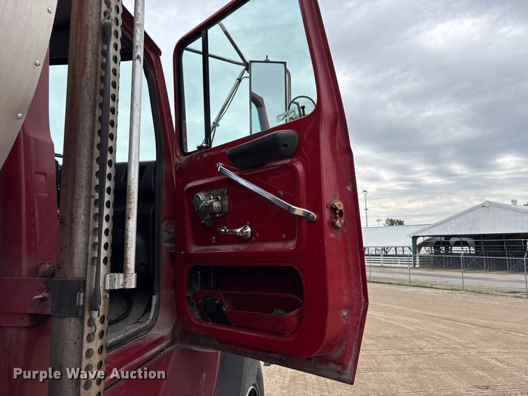 image for item FK1470 1992 Ford L8000 oil distributor truck