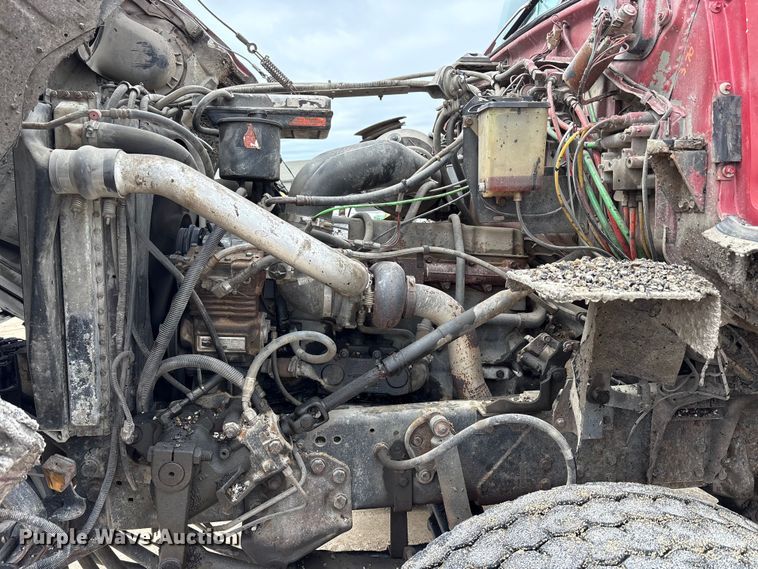 image for item FK1470 1992 Ford L8000 oil distributor truck