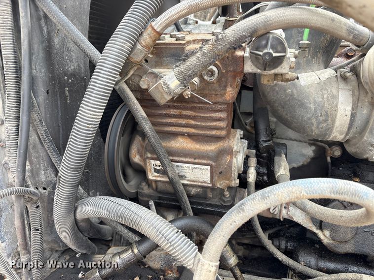 image for item FK1470 1992 Ford L8000 oil distributor truck