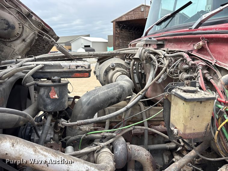 image for item FK1470 1992 Ford L8000 oil distributor truck