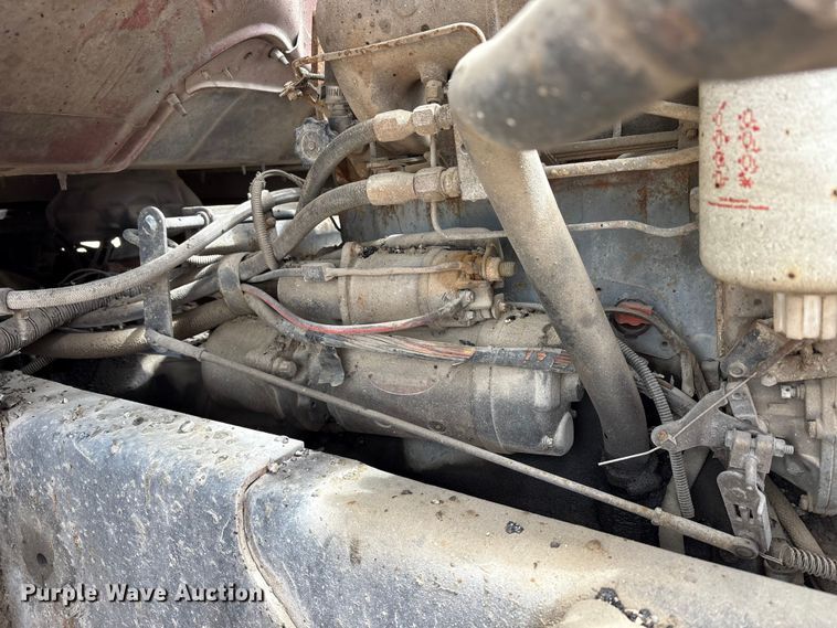 image for item FK1470 1992 Ford L8000 oil distributor truck