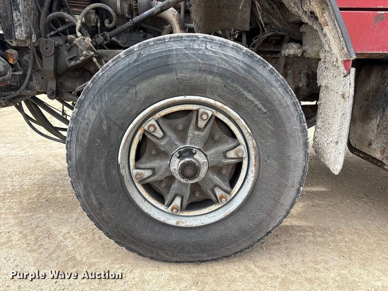 image for item FK1470 1992 Ford L8000 oil distributor truck