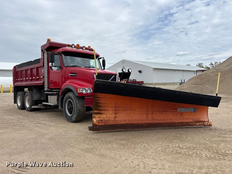 image for item FK1472 2003 Volvo VHD dump truck