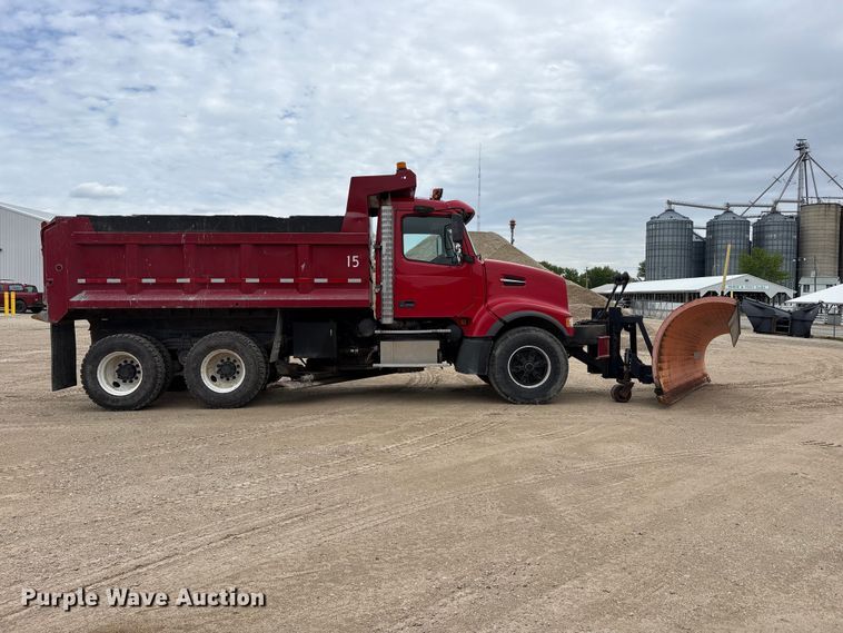 image for item FK1472 2003 Volvo VHD dump truck