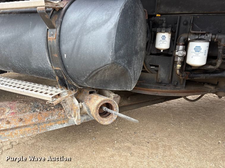 image for item FK1472 2003 Volvo VHD dump truck
