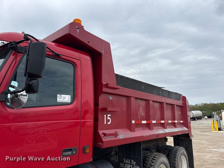 image for item FK1472 2003 Volvo VHD dump truck
