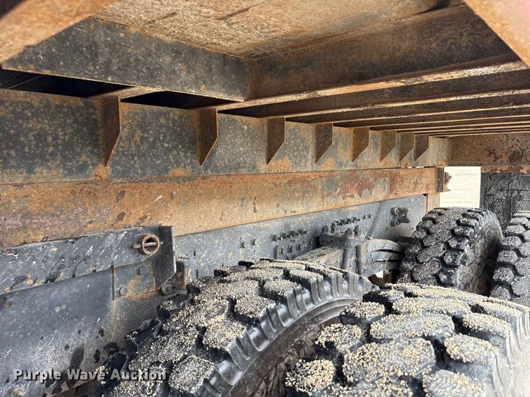 image for item FK1472 2003 Volvo VHD dump truck