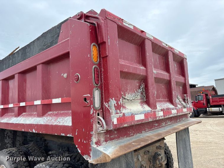 image for item FK1472 2003 Volvo VHD dump truck