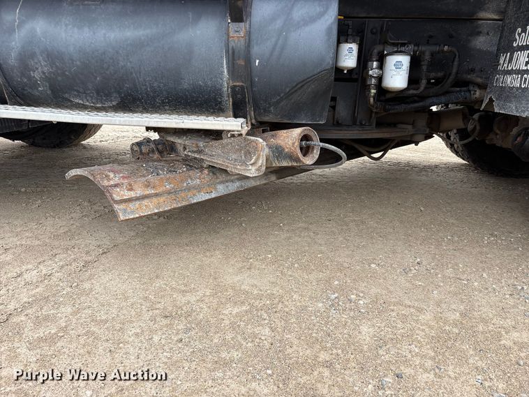 image for item FK1472 2003 Volvo VHD dump truck