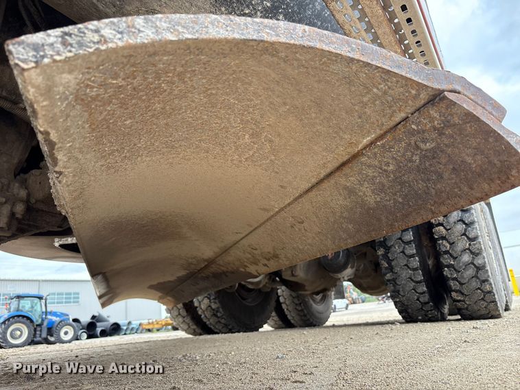 image for item FK1472 2003 Volvo VHD dump truck