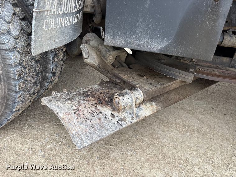 image for item FK1472 2003 Volvo VHD dump truck