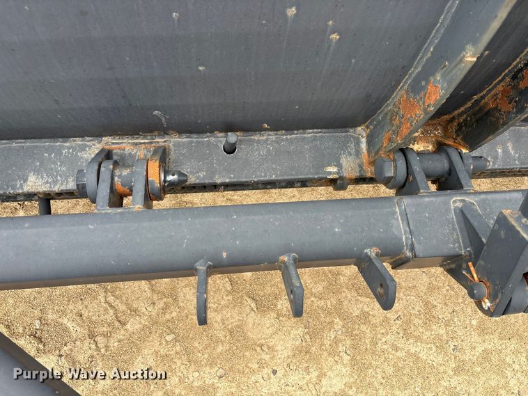 image for item FK1472 2003 Volvo VHD dump truck