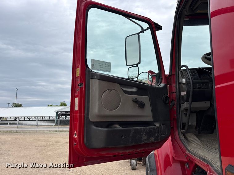 image for item FK1472 2003 Volvo VHD dump truck