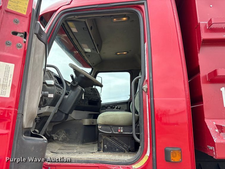 image for item FK1472 2003 Volvo VHD dump truck