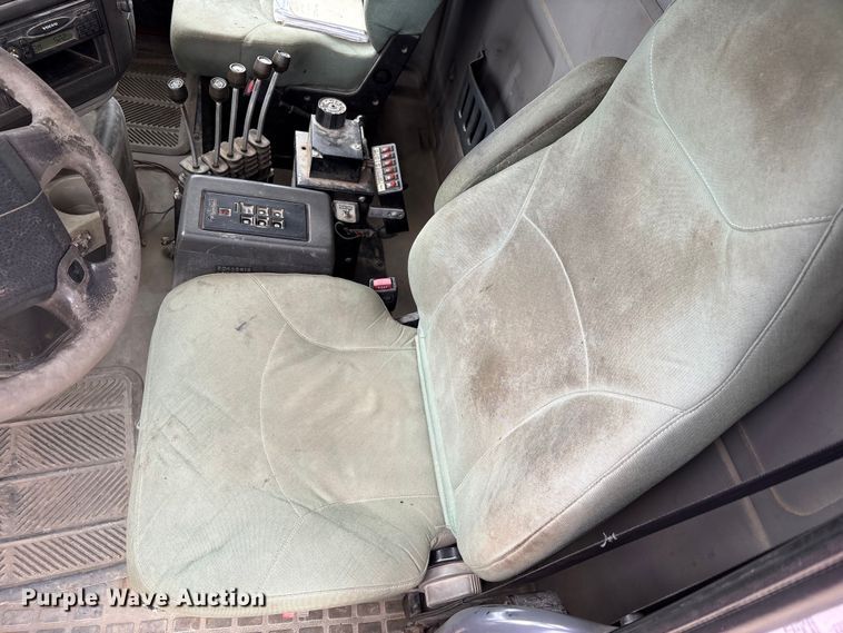 image for item FK1472 2003 Volvo VHD dump truck