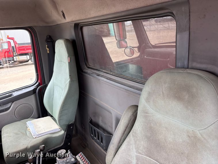image for item FK1472 2003 Volvo VHD dump truck