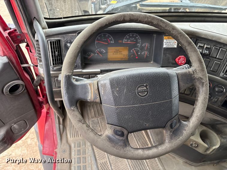 image for item FK1472 2003 Volvo VHD dump truck