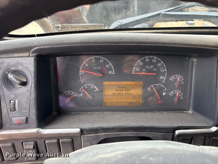 image for item FK1472 2003 Volvo VHD dump truck