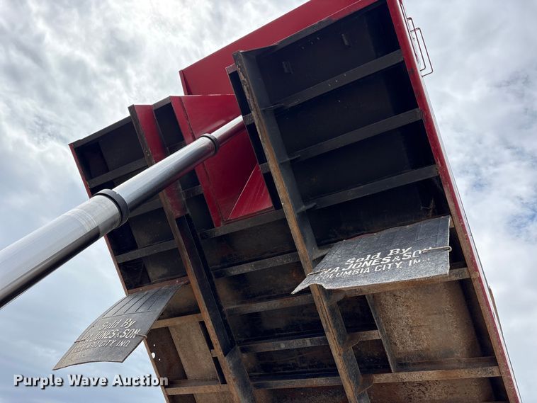 image for item FK1472 2003 Volvo VHD dump truck