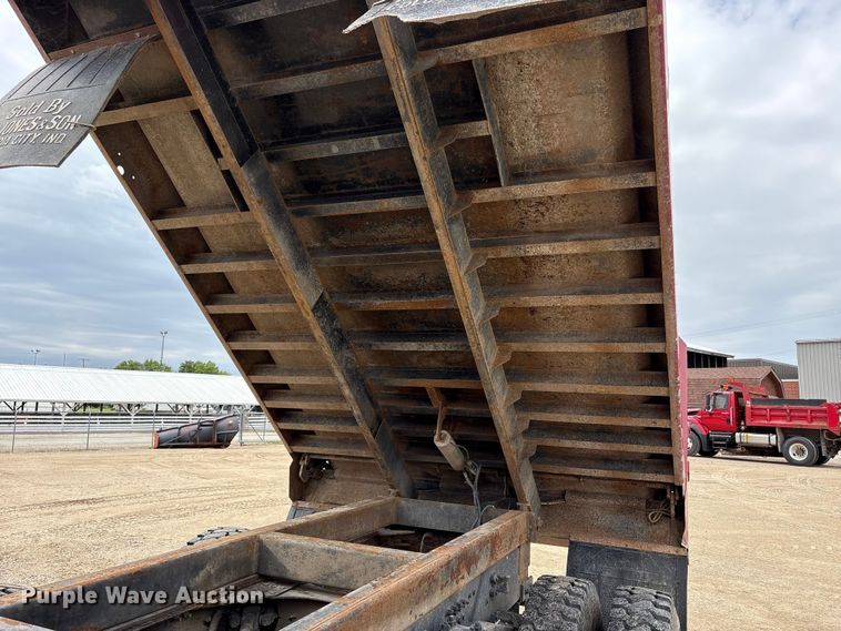 image for item FK1472 2003 Volvo VHD dump truck