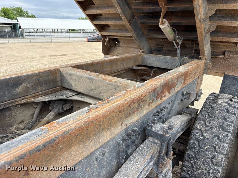 image for item FK1472 2003 Volvo VHD dump truck