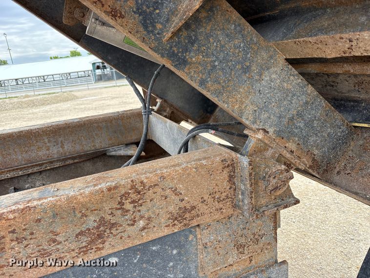 image for item FK1472 2003 Volvo VHD dump truck