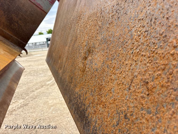 image for item FK1472 2003 Volvo VHD dump truck