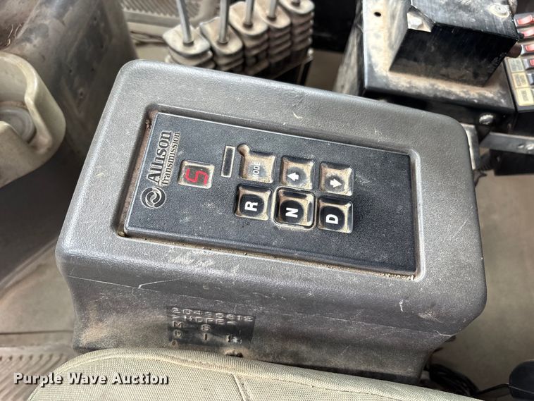 image for item FK1472 2003 Volvo VHD dump truck