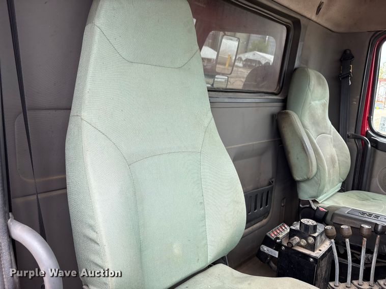 image for item FK1472 2003 Volvo VHD dump truck
