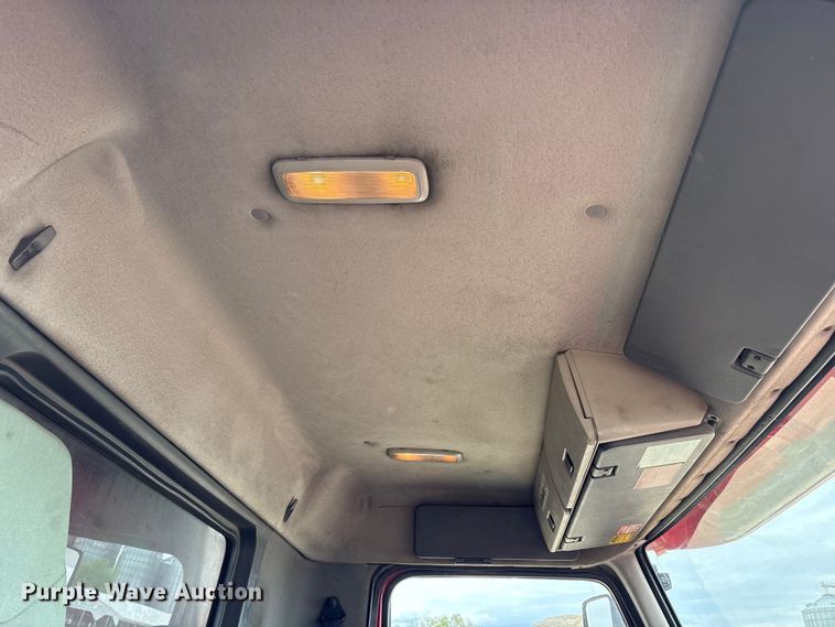 image for item FK1472 2003 Volvo VHD dump truck