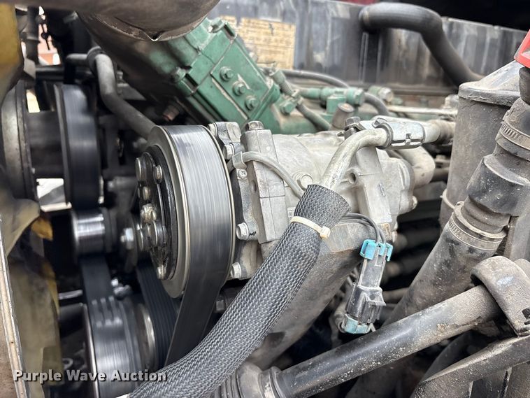 image for item FK1472 2003 Volvo VHD dump truck
