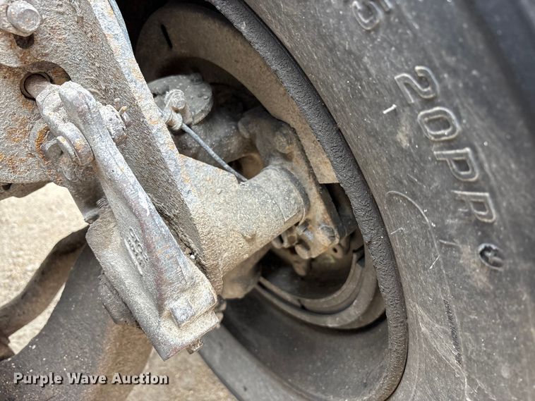 image for item FK1472 2003 Volvo VHD dump truck