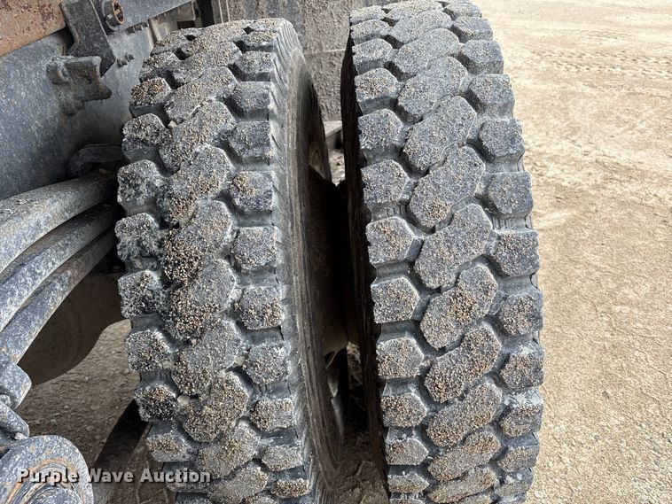 image for item FK1472 2003 Volvo VHD dump truck