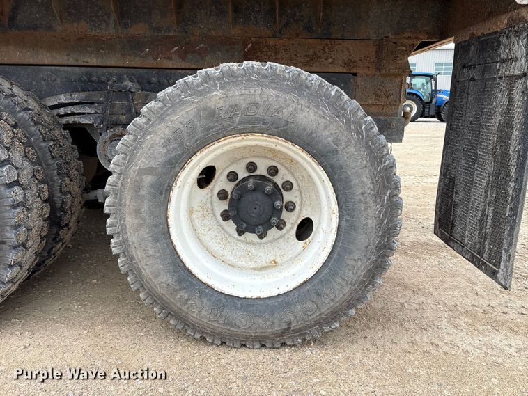 image for item FK1472 2003 Volvo VHD dump truck