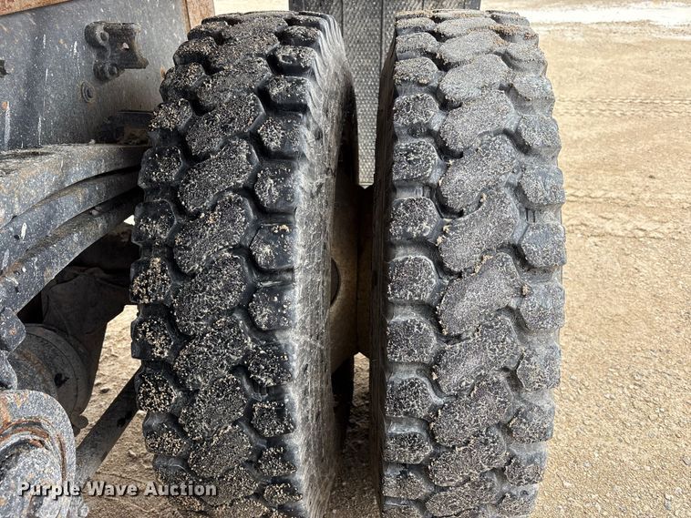 image for item FK1472 2003 Volvo VHD dump truck